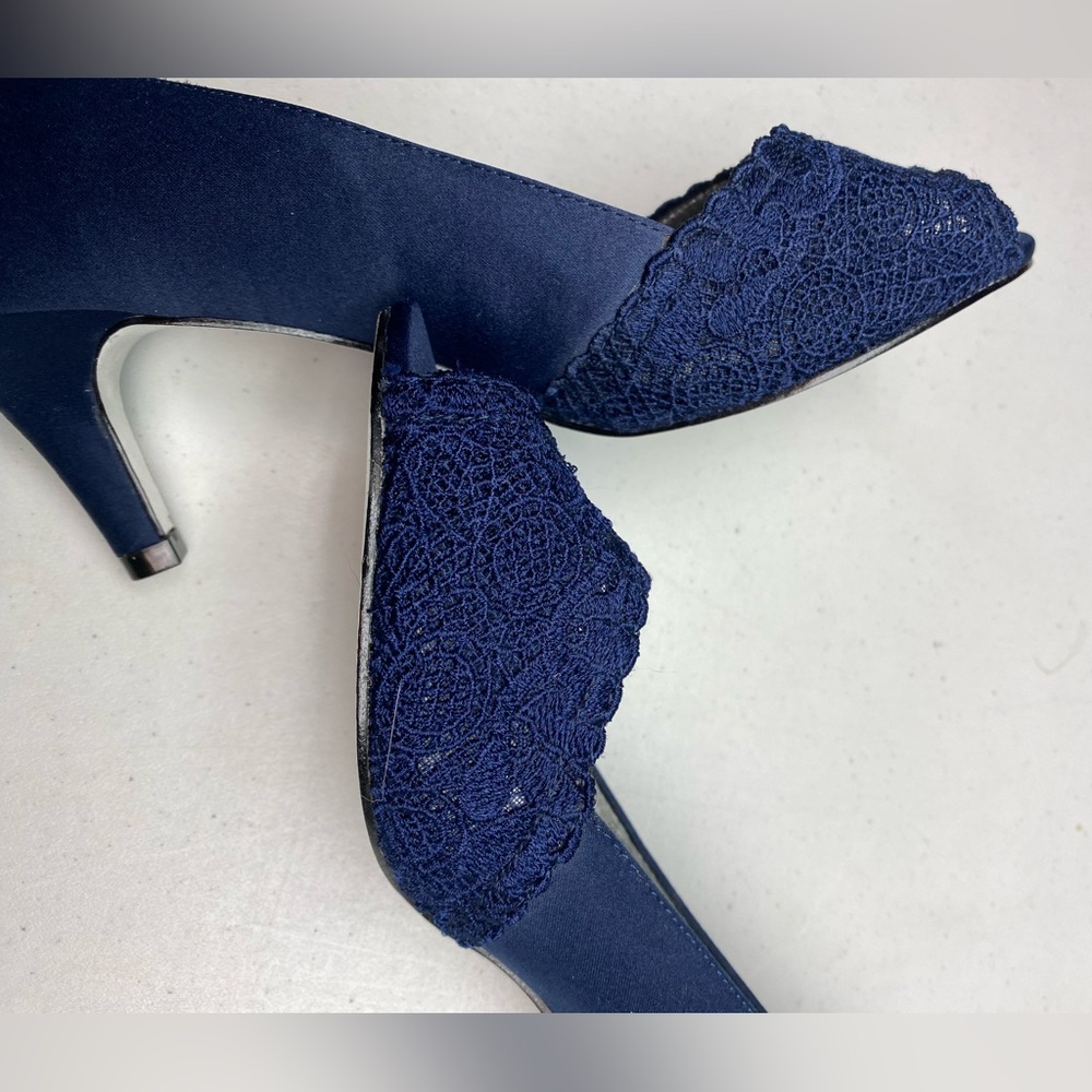 Adrianna Papell ROYAL BLU Satin Heels, 7.5 Fall Sale